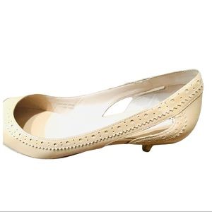 Women’s Via Spiga Kitten Heel Patent Leather Pumps, Nude, size 7 1/2